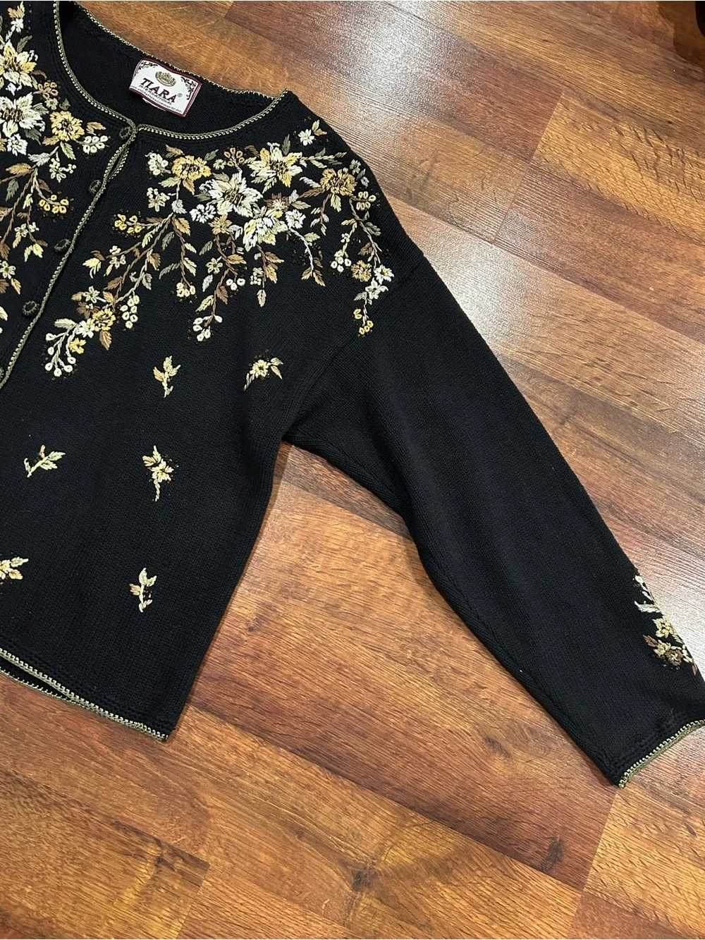 Tiara International Cardigan Black Sweater Embroidered Floral XL Cottagecore - Picture 8 of 8